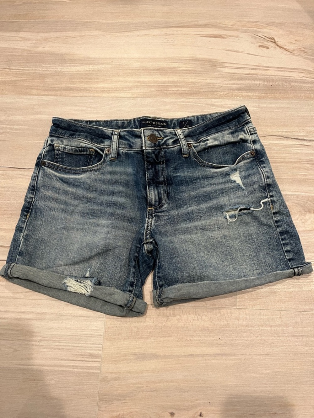 Lucky Brand “The Rollup” Light Wash Denim Shorts - Blue Size 27
